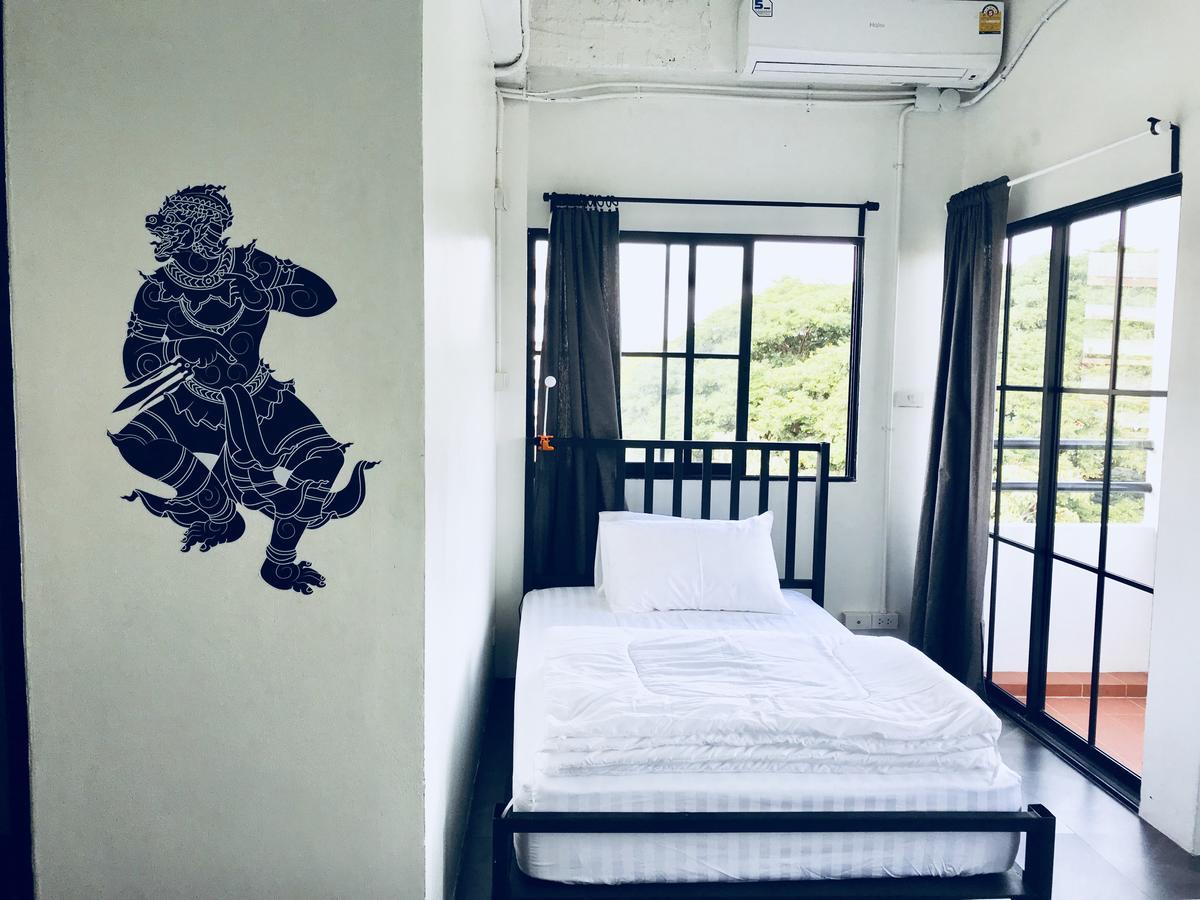 ニイトラ ホステル Ban Khlong Nang Li エクステリア 写真